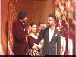 विराट कोहली ने गाया गुरदास मान का गाना, तालियां बजाने पर मजबूर हुए लोग, यूजर्स ने कहा- बहुत बढ़िया विराट कोहली ने गाया गुरदास मान का गाना, तालियां बजाने पर मजबूर हुए लोग, यूजर्स ने कहा- बहुत बढ़िया