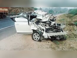 राजस्थान के डूंगरपुर में बड़ा हादसा, 4 लोगों की मौत, बस से टकराकर चकनाचूर हुई कार