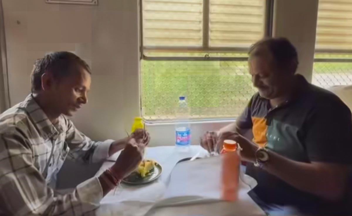 Viral Now: Vloggers Set Up Table, Serve Food Inside Mumbai Local - Internet Reacts