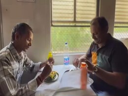 Viral Now: Vloggers Set Up Table, Serve Food Inside Mumbai Local - Internet Reacts Viral Now: Vloggers Set Up Table, Serve Food Inside Mumbai Local - Internet Reacts