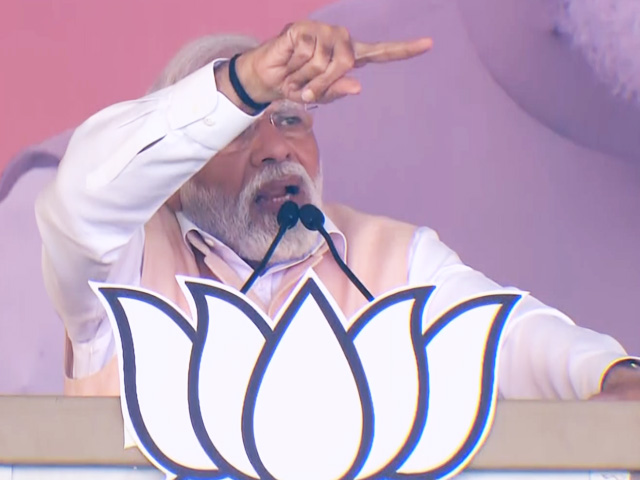 PM Urges People To get Down From Tower During Telangana Rally