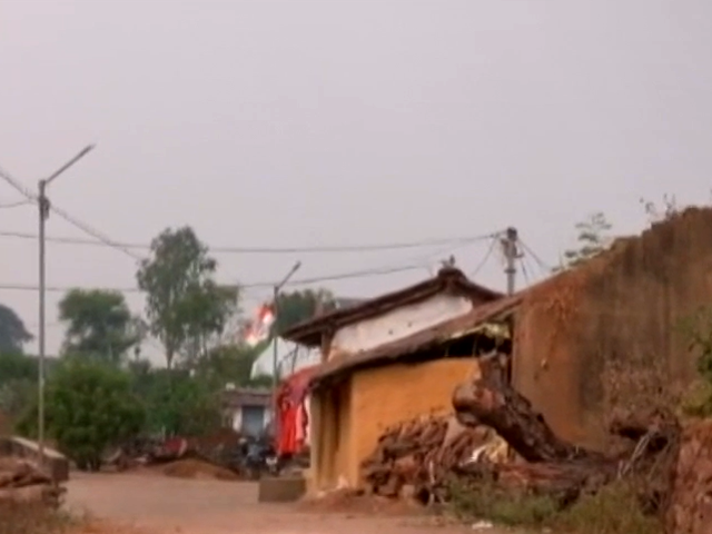 भूपेश बघेल ने अपने गांव में बनाया सड़क, मॉडल स्कूल, देखिए क्या है हकीकत?