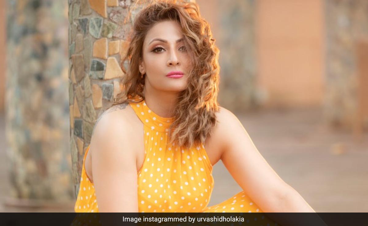 Urvashi Dholakia Shuts Down Trolls Calling Her Injury On <i>Jhalak Dikhhla Jaa</i> "Fake": "Two Hairline Fractures...Happy Now?"