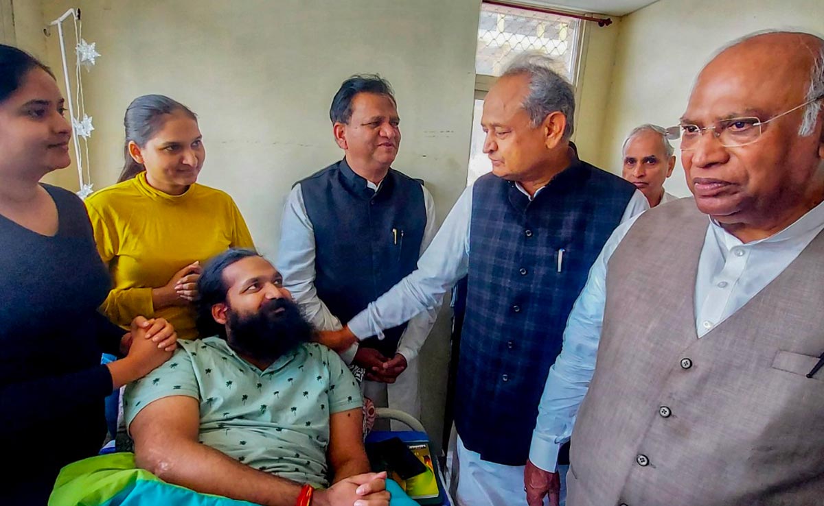 Rajasthan Election 2023: दलितों को साधने के लिए गहलोत का बड़ा दांव! SMS अस्पताल पहुंचकर दिया बड़ा सियासी संकेत