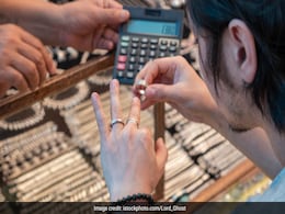 Dhanteras 2023: जानिए किस शुभ मुहूर्त में धनतेरस पर करें खरीदारी, सालभर घर रहती हैं मां लक्ष्मी Dhanteras 2023: जानिए किस शुभ मुहूर्त में धनतेरस पर करें खरीदारी, सालभर घर रहती हैं मां लक्ष्मी