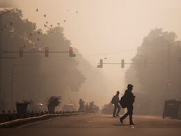 जहरीली आबोहवा से भारतीयों की उम्र औसतन 3.5 साल घट जाती है: रिपोर्ट जहरीली आबोहवा से भारतीयों की उम्र औसतन 3.5 साल घट जाती है: रिपोर्ट