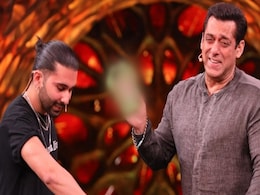 Bigg Boss 17 के स्टेज पर 5 सूटकेस लेकर पहुंचे ऑरी, सलमान ने चेक किया तो निकला ये सामान Bigg Boss 17 के स्टेज पर 5 सूटकेस लेकर पहुंचे ऑरी, सलमान ने चेक किया तो निकला ये सामान