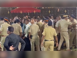 Sena vs Sena At Bal Thackeray Memorial, Cops Intervene Sena vs Sena At Bal Thackeray Memorial, Cops Intervene