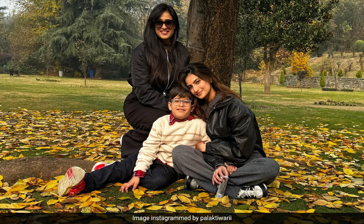 It Is So Easy To "Fall" In Love With Palak And Shweta Tiwari's Matching Black Winter Holiday Looks