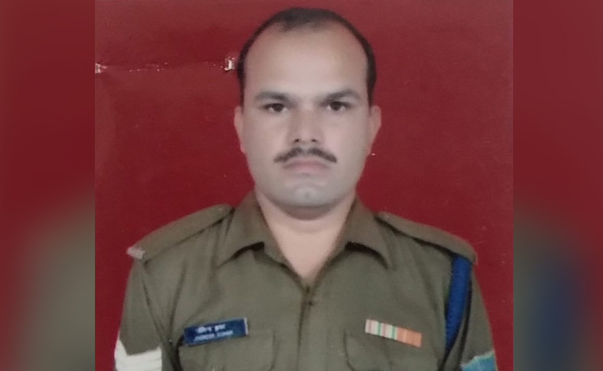 शहीद जवान जोगिंदर सिंह के पार्थिव शरीर के साथ चले हजारों लोग, निकाली 14 किमी लंबी तिरंगा यात्रा