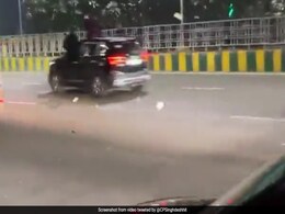 Video: Cash Thrown From Roofs Of Speeding SUVs, Noida Police Takes Action Video: Cash Thrown From Roofs Of Speeding SUVs, Noida Police Takes Action
