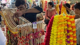 Diwali 2023: दिवाली के जश्न में डूबा शहर, बाजार में पटाखे, मिठाई खरीदने वालों की लगी भीड़