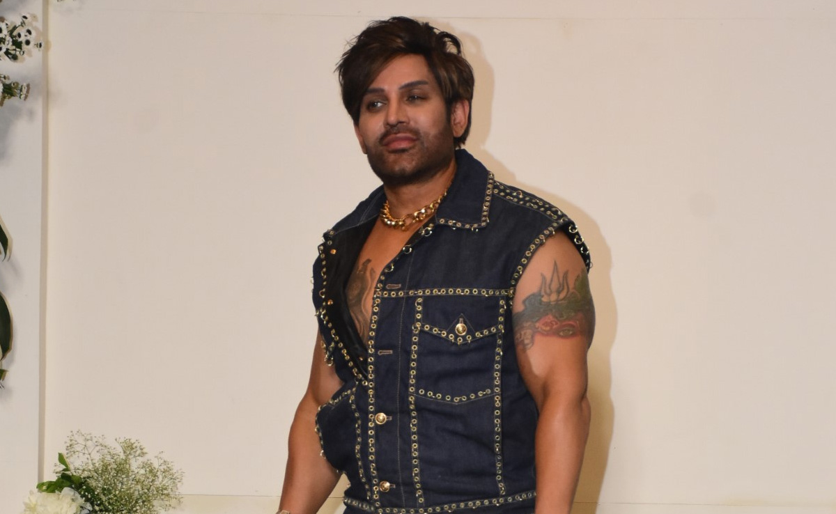 Yash Birla Makes Unconventional Yellow His Choice At Manish Malhotra's Diwali Party