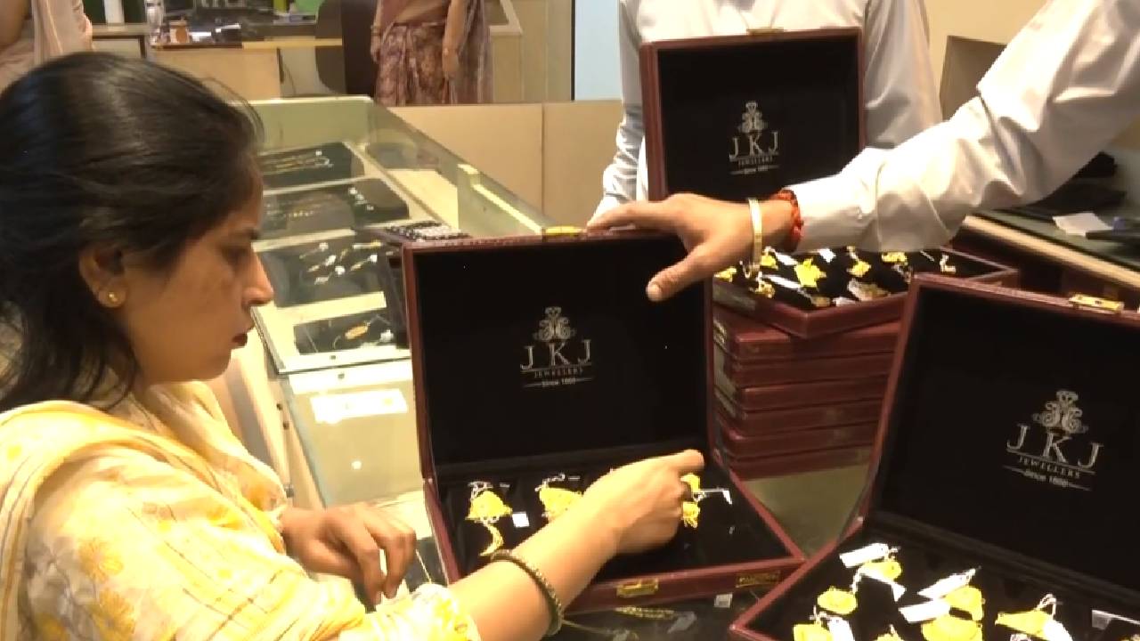 Dhanteras 2023: धनतेरस पर सज गए बाजार, जमकर हो रही खरीदारी