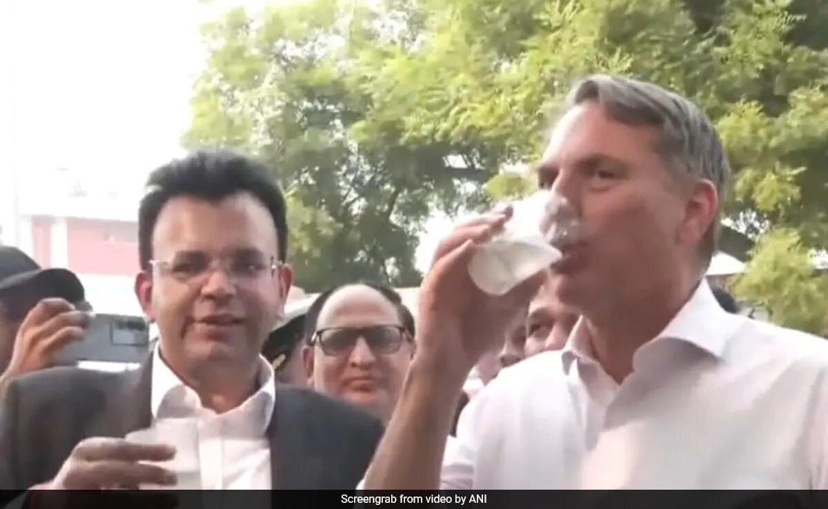 Australia Deputy PM Drinks 'Nimbu Pani', Pays Through UPI In Delhi - Vimarsana News