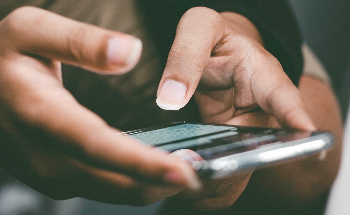 पति को पत्नी पर था शक, जांचने के लिए शख्स को ऐसा मैसेज किया, जिसे पढ़कर आपके उड़ जाएंगे होश