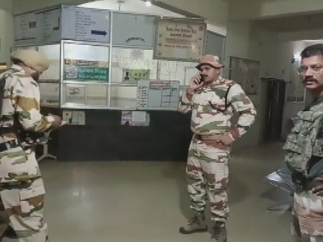 छत्तीसगढ़ में मतदान के दौरान नक्सली हमला, IED धमाके में एक जवान शहीद