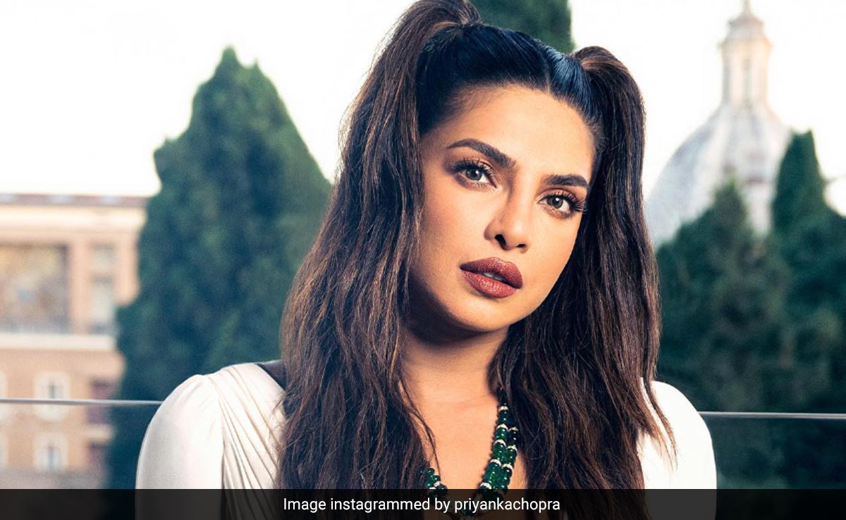 Priyanka Chopra Once Shot Chiffon Saree In Switzerland Scene With A "Hot Water Bucket" Hack