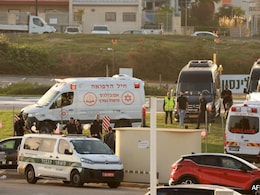 49 दिन की जंग के बाद 4 दिनों का सीजफायर, हमास ने रिहा किए 25 बंधक; इजरायल ने छोड़े 39 फिलिस्तीनी कैदी 49 दिन की जंग के बाद 4 दिनों का सीजफायर, हमास ने रिहा किए 25 बंधक; इजरायल ने छोड़े 39 फिलिस्तीनी कैदी