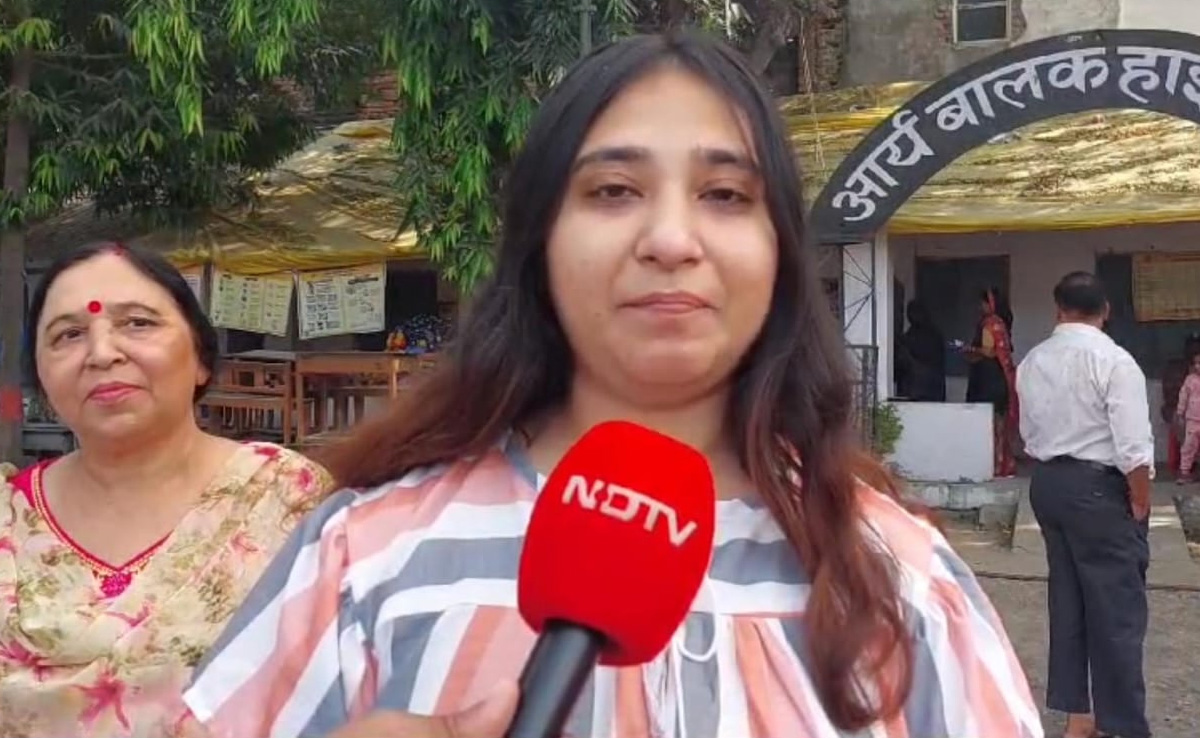 MP Election: देश-विदेश से वोट डालने आए लोग, लोकतंत्र के पर्व में शामिल होने अमेरिका से जबलपुर आईं शुभ्रा