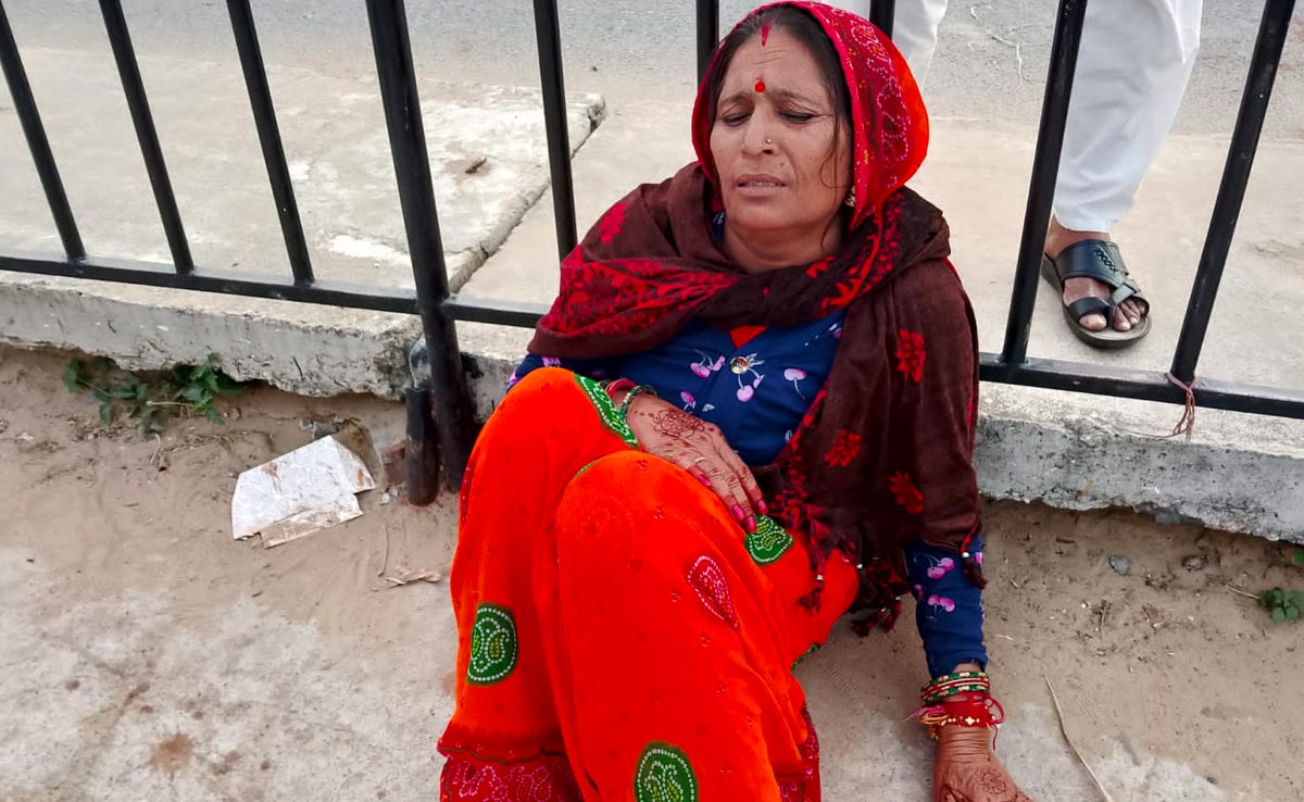 लिफ्ट देने के बहाने कार में बिठाया, फिर दंपति से सोने की अंगूठी, मंगलसूत्र लेकर फरार हुए बदमाश