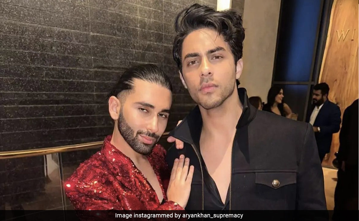 Viral: An Inside Pic Of Aryan Khan From Dad Shah Rukh Khan's Birthday Bash