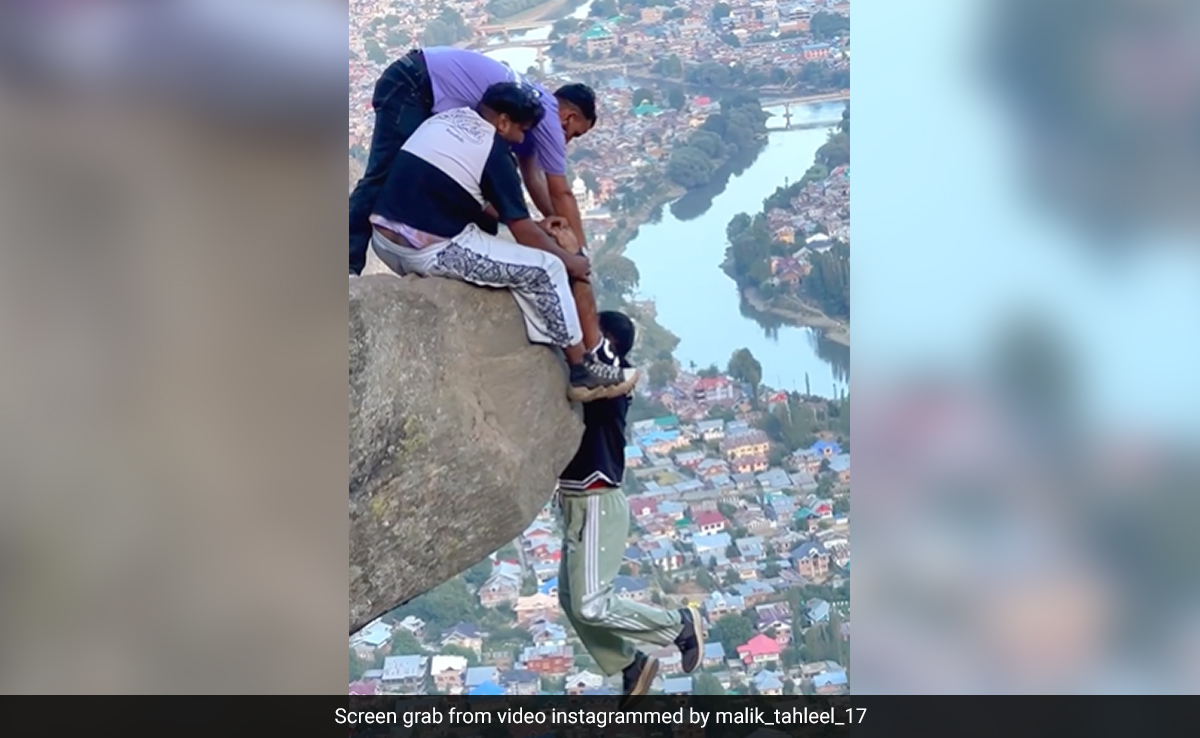 मज़ाक-मज़ाक में दोस्त को चट्टान से लटकाया, Video में आगे जो हुआ, लोगों की जान ही निकल गई