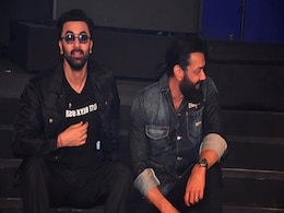 VIDEO: रणबीर कपूर ने बॉबी देओल के पॉपुलर गानों पर कुछ ऐसे किया डांस, देख शरमा गए आश्रम के 'काशीपुर वाले बाबा' VIDEO: रणबीर कपूर ने बॉबी देओल के पॉपुलर गानों पर कुछ ऐसे किया डांस, देख शरमा गए आश्रम के 'काशीपुर वाले बाबा'