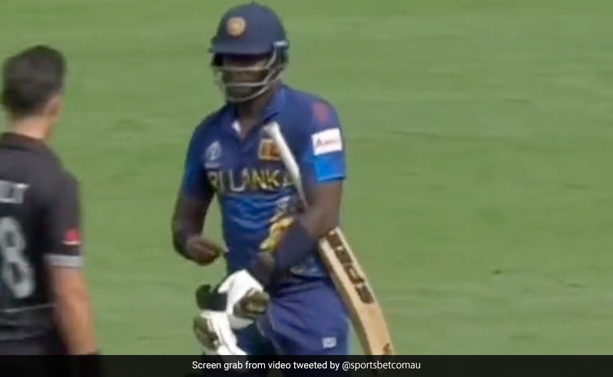 "Fastest man on the planet", बल्लेबाज के आउट होते ही पलक झपकते ही बैटिंग करने पहुंचे एंजेलो मैथ्यूज, Video