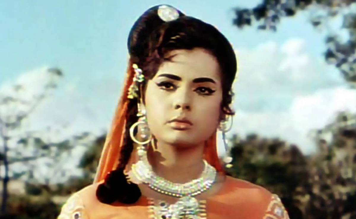मुमताज से भी ज्यादा सुंदर हैं उनकी बेटी नताशा, सोशल मीडिया पर वायरल हो रही तस्वीर