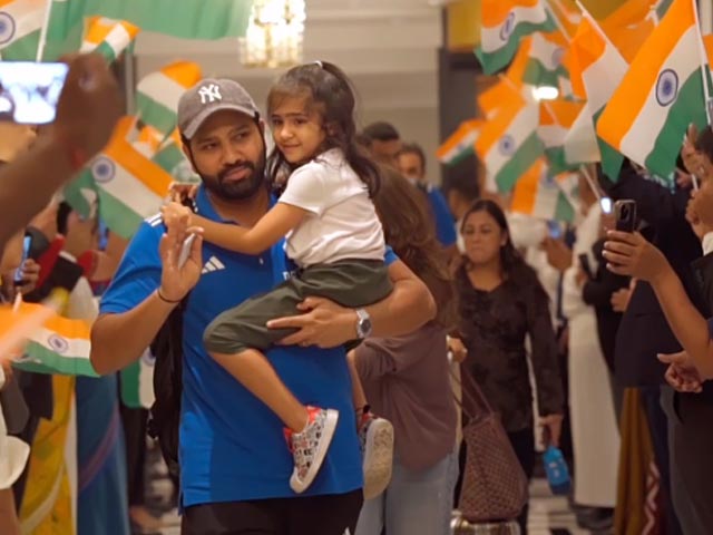 Team India Gets Grand Welcome In Ahmedabad Hotel