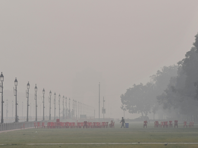 आज की सुर्खियां 3 नवंबर : गैस चैंबर बनी दिल्ली, औसतन AQI 450 के पार