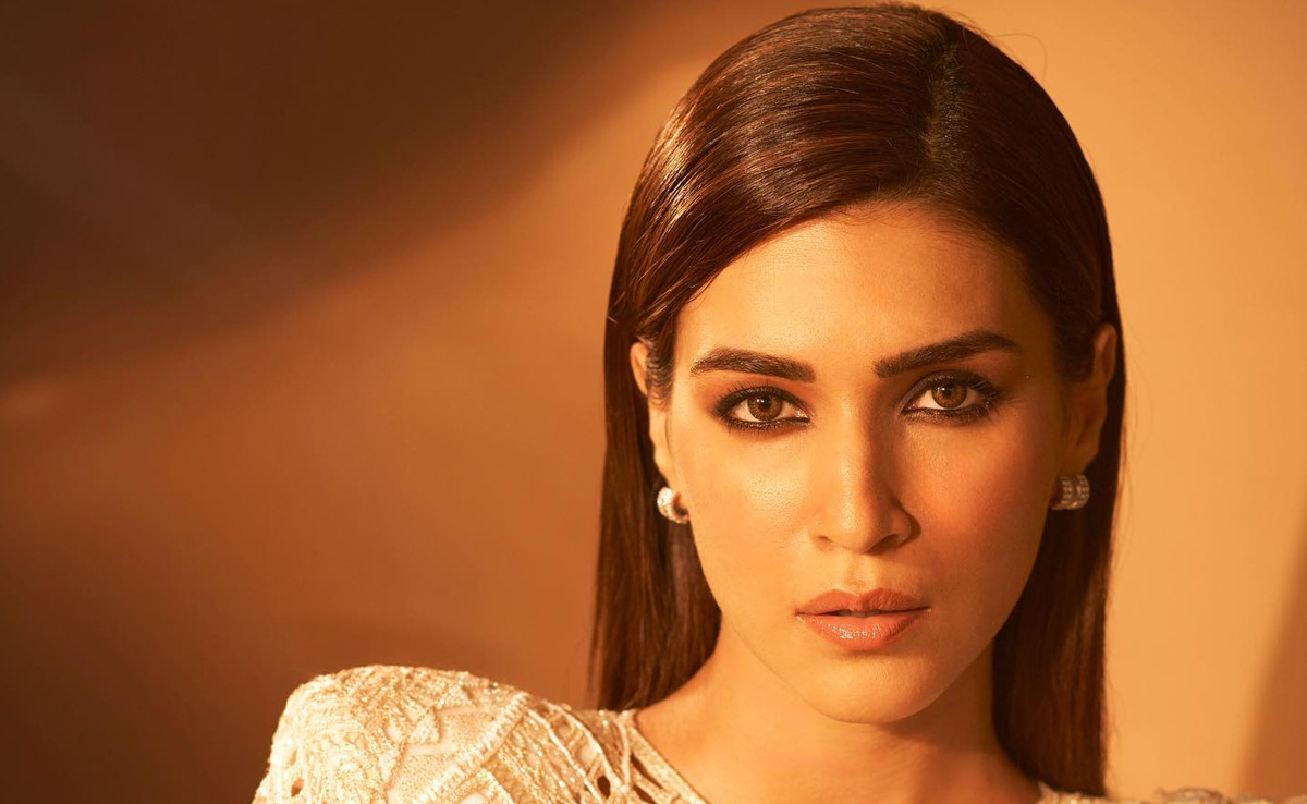 Kriti Sanon's "Little Joys Of Life" Include Paranthas, Samosas, And Chai - See Pics