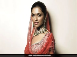 Even 16 Years Later, Deepika Padukone's Iconic Tarun Tahiliani 2007 <i>Saree</i> Look Isn't Going Unnoticed Even 16 Years Later, Deepika Padukone's Iconic Tarun Tahiliani 2007 <i>Saree</i> Look Isn't Going Unnoticed