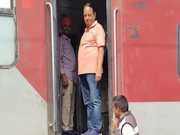 ग्वालियर में बुंदेलखंड एक्सप्रेस के एसी कोच में लगी आग, एक बोगी जली  ग्वालियर में बुंदेलखंड एक्सप्रेस के एसी कोच में लगी आग, एक बोगी जली