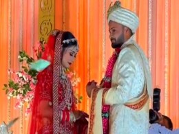 शादी के बंधन में बंधे टीम इंडिया के स्टार गेंदबाज मुकेश, वीडियो देख लोगों ने कहा- जोड़ी सलामत रहे! शादी के बंधन में बंधे टीम इंडिया के स्टार गेंदबाज मुकेश, वीडियो देख लोगों ने कहा- जोड़ी सलामत रहे!