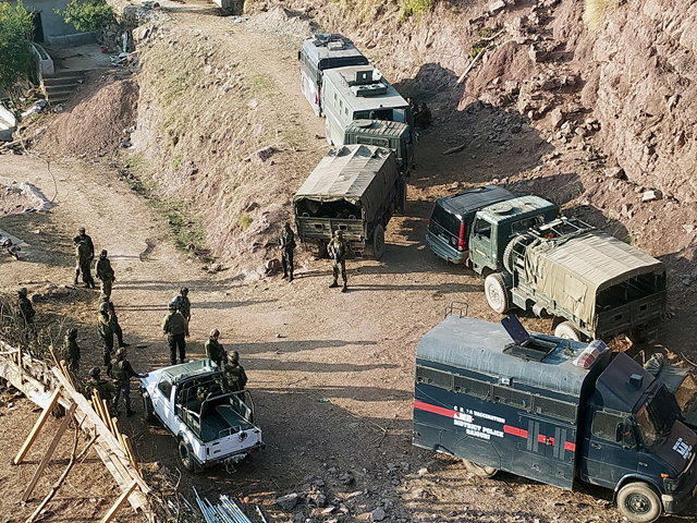 देश प्रदेश : राजौरी में सेना-आतंकियों की मुठभेड़, सेना के 2 अफ़सर और 2 जवान शहीद