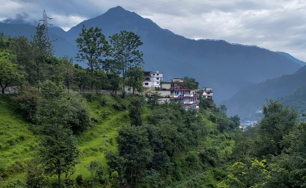 पहाड़ों का पहाड़ को ख़त : दरकता मैं