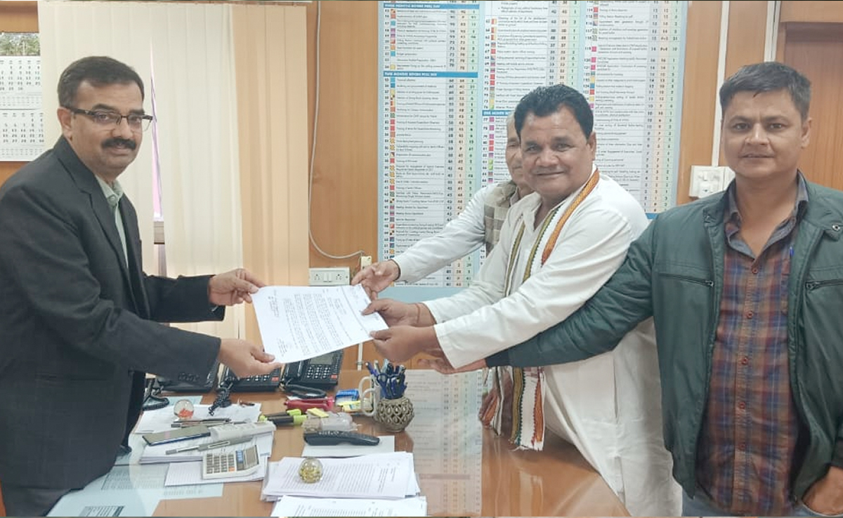 MP Election 2023: पन्ना से कांग्रेस प्रत्याशी ने चुनाव आयुक्त से की शिकायत, कार्रवाई नहीं होने पर कोर्ट जाने की दी धमकी