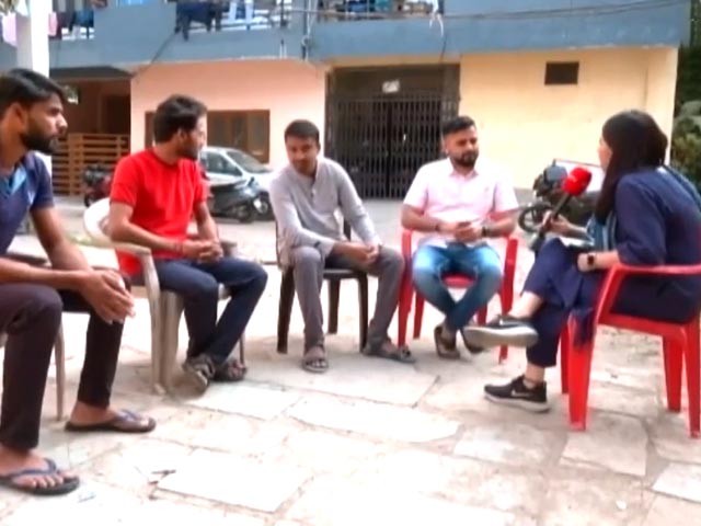 "स्टार्टअप के लिए पैसे नहीं हैं" : सरकारी नौकरी की मांग पर युवा