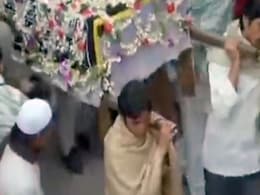 Funny Video: पाकिस्तान का होगा बादशाह खान जैसा हाल, वर्ल्ड कप से होगी फिल्मी स्टाइल में विदाई  Funny Video: पाकिस्तान का होगा बादशाह खान जैसा हाल, वर्ल्ड कप से होगी फिल्मी स्टाइल में विदाई