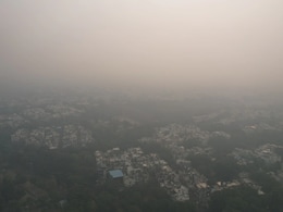 दिवाली के अगले दिन ड्रोन फुटेज में धुंध की मोटी परत में लिपटी दिखी दिल्ली  दिवाली के अगले दिन ड्रोन फुटेज में धुंध की मोटी परत में लिपटी दिखी दिल्ली