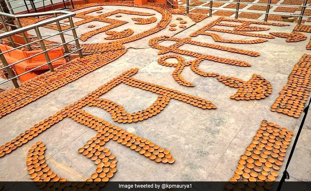 अयोध्या : जनवरी में होने वाले प्राण प्रतिष्ठा समारोह से पहले दिवाली पर राम मंदिर को सजाया गया