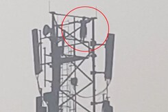 On Camera, UP Woman Climbs Mobile Tower Alleging Boyfriend Cheated On Her On Camera, UP Woman Climbs Mobile Tower Alleging Boyfriend Cheated On Her