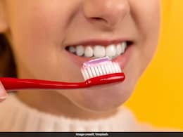 More Than 50% Indians Don't Brush Their Teeth At Night; Here's Why You Need To Make It A Habit Today More Than 50% Indians Don't Brush Their Teeth At Night; Here's Why You Need To Make It A Habit Today