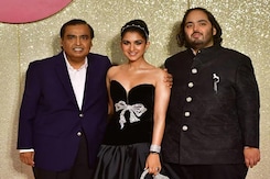 Ambani Family Poses For Cameras At Jio World Plaza Launch In Mumbai Ambani Family Poses For Cameras At Jio World Plaza Launch In Mumbai
