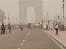 फिर गैस चेंबर बनी दिल्ली, औसतन AQI 450 के पार, निर्माण कार्यों पर रोक, 5वीं तक स्कूल बंद फिर गैस चेंबर बनी दिल्ली, औसतन AQI 450 के पार, निर्माण कार्यों पर रोक, 5वीं तक स्कूल बंद