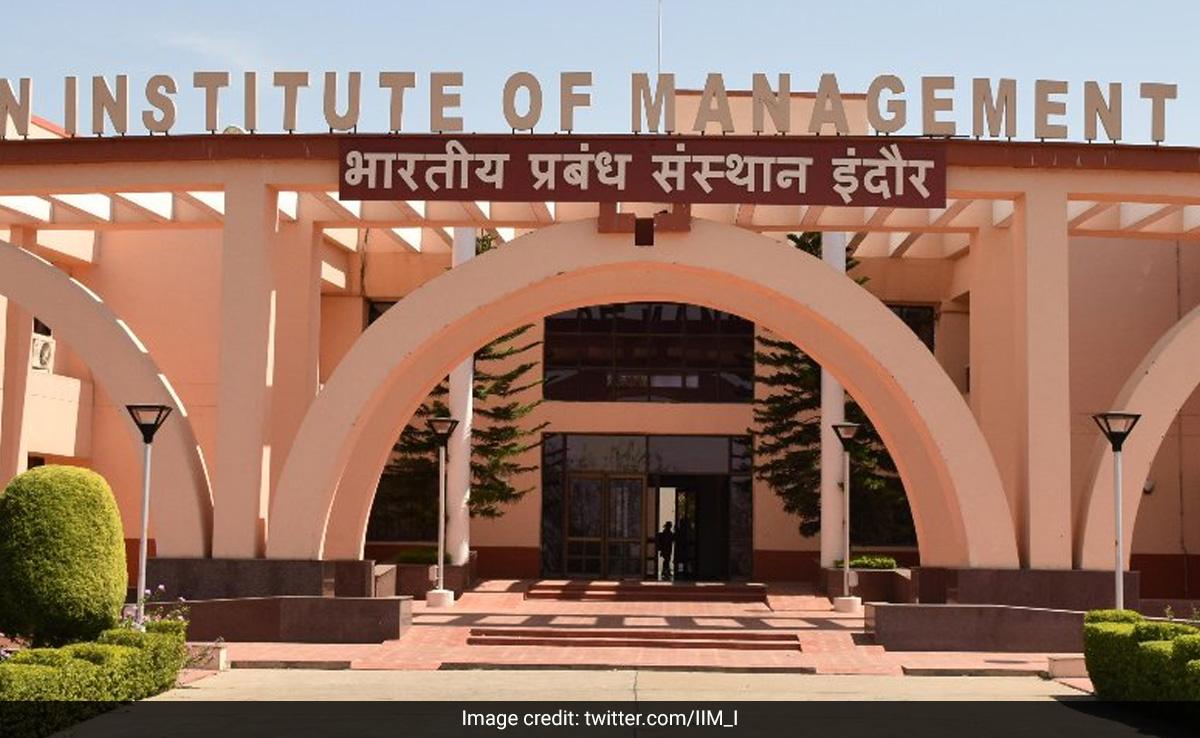MP News: हिंदी भाषियों के लिए आई बड़ी खबर, IIM इंदौर ने किया सिलेबस में बड़ा बदलाव