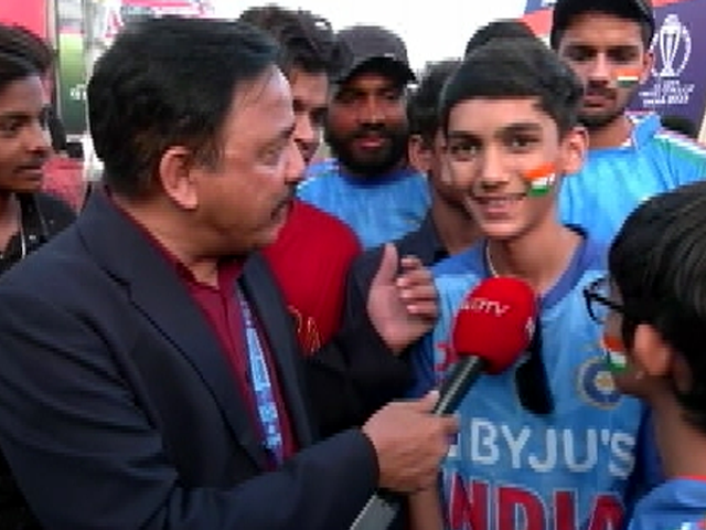 विश्वकप के फाइनल में अहमदाबाद में उमड़ी भीड़, टिकट नहीं मिलने के बाद भी प्रशंसकों में उत्साह