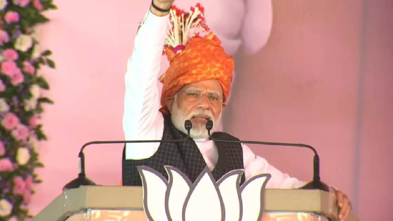 PM Modi Surajpur Rally: Surajpur की चुनावी रैली में PM Modi ने Congress पर साधा निशाना।